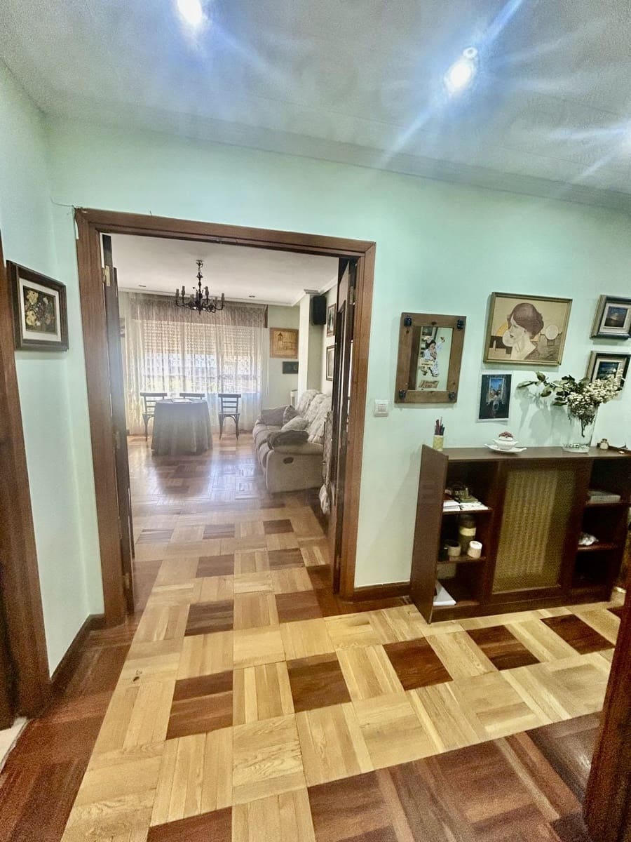 Apartment for sale in La Bañeza, León photo 3