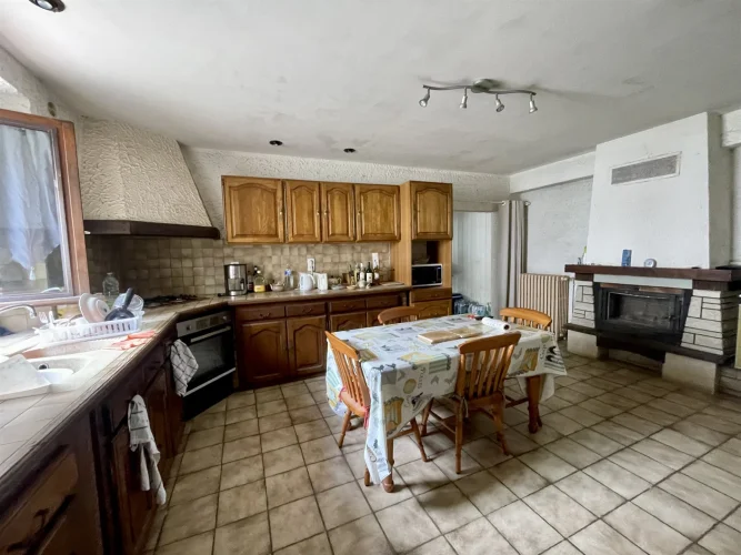 House with 3 Bedrooms Near the Town Center photo 4