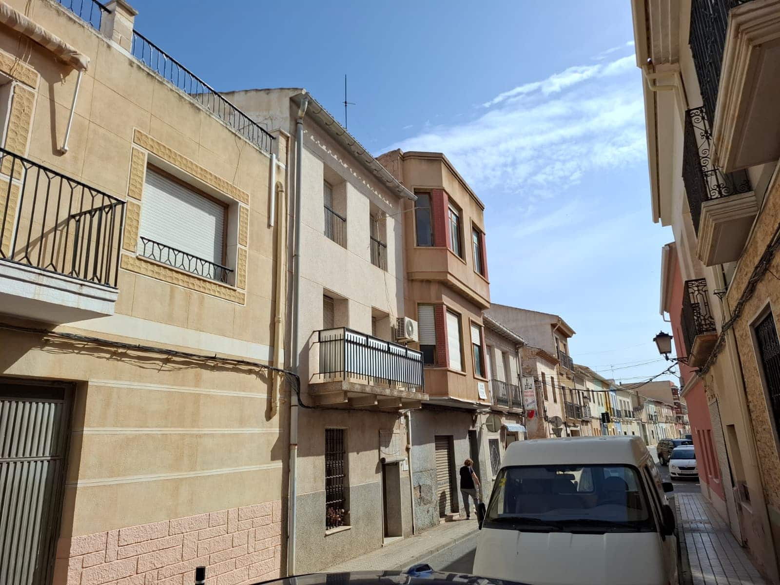 Townhouse for sale in Pinoso, Alicante photo 2
