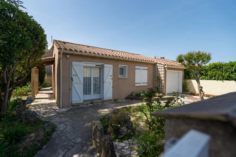 Carcassonne - Pierre Blanche - 3-Bedroom Villa 102m² (77m² Living) with Garden, Garage and Pac photo 5
