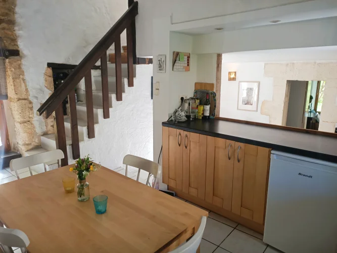 Cute 2-Bedroom Character Cottage with Pool photo 3