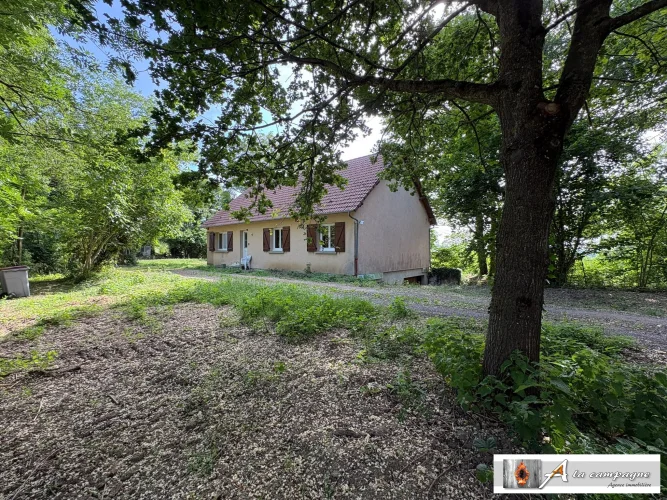 Bungalow in a Quiet Green Setting