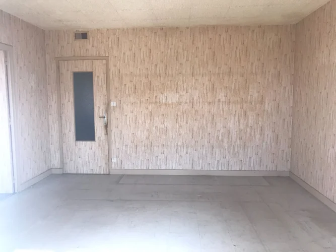 Digoin Ground-Floor Elevated Apartment photo 4