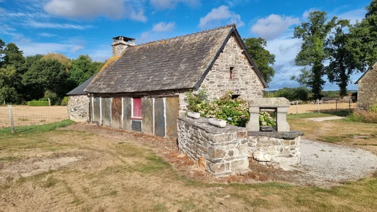 Côtes-D'armor, Laniscat, Charming 18th-Century Breton Farmhouse with Character, Outbuildings on 1 Hectare Land photo 2