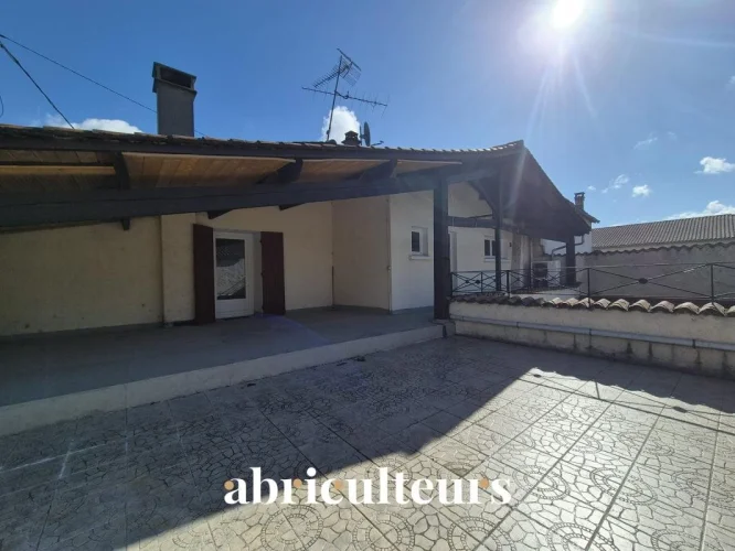 House with 45 m² Terrace for Sale in Cognac (16100)