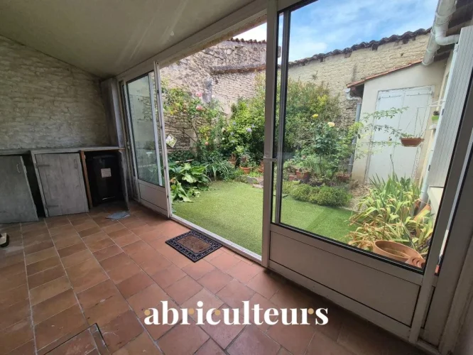Townhouse with Courtyard and Conservatory for Sale in Cognac (16100) photo 4