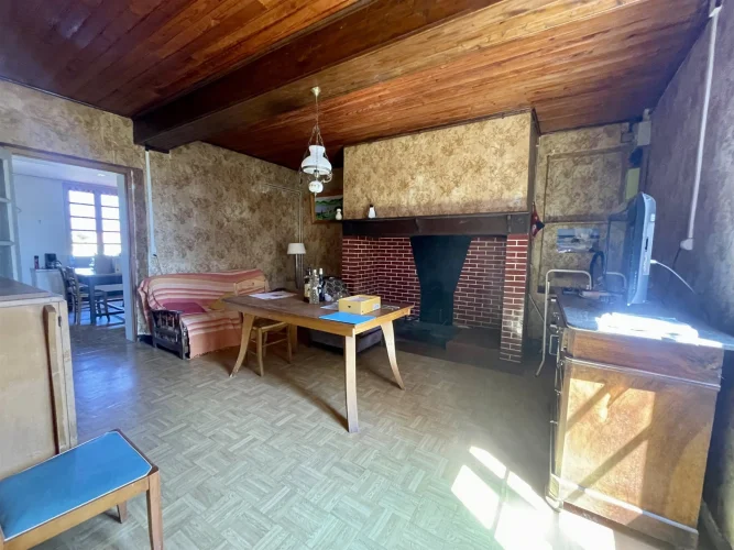 Old House, Three Bedrooms, Garage to Refresh photo 3