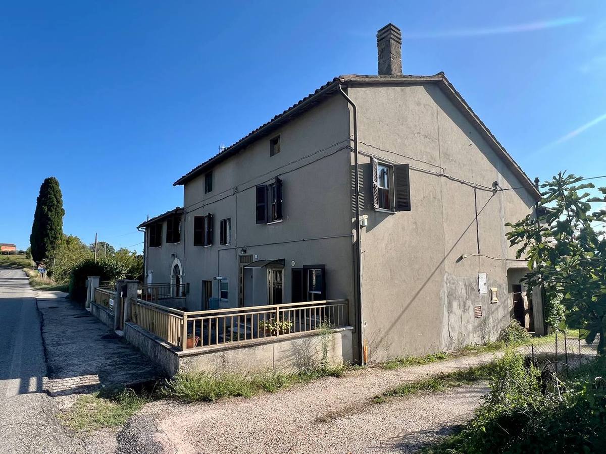 Property in Todi photo 4