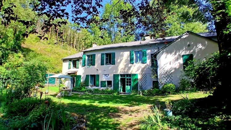 Charming Country House with 128 M2 of Living Space and Several Outbuildings Set on a Magnificent 5676 M2 Plot in a Green… photo 3