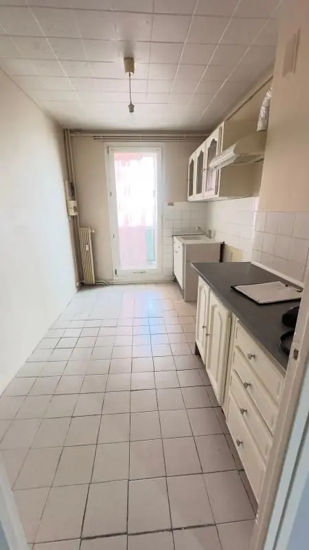 Apartment for sale in Nimes — 3 bedrooms, 72 m² photo 5