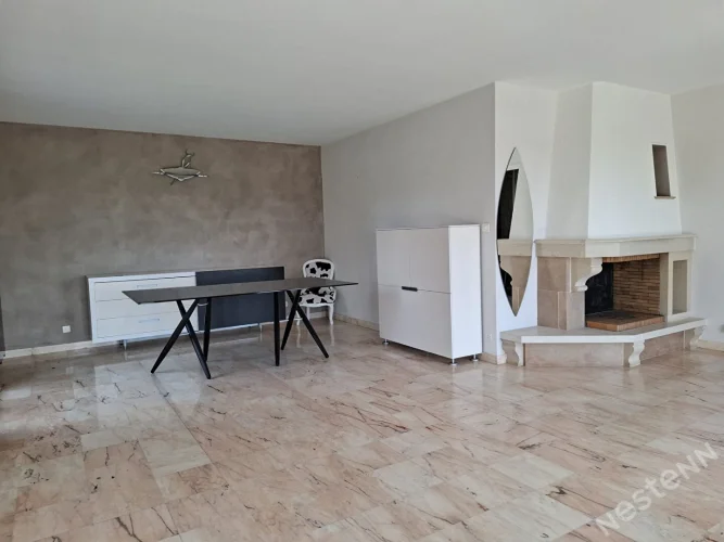 Country House with 8 Rooms (129 m² Living Area), 4 Bedrooms on a 2,500 m² Wooded Plot? Saint-Firmin photo 4