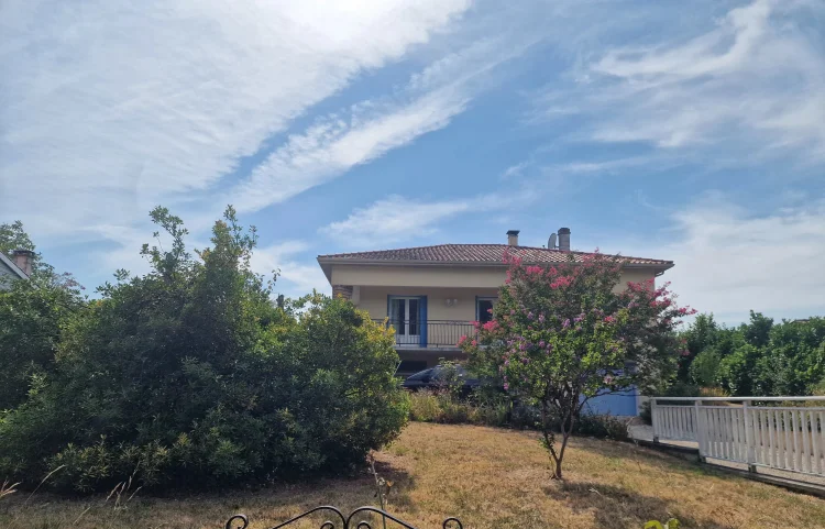 Charming Village Home with Spacious Grounds Near Monflanquin photo 2