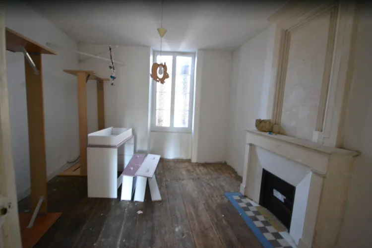 Burie: Renovation Project, 4-Bedroom House on 3 Floors with Garden photo 2