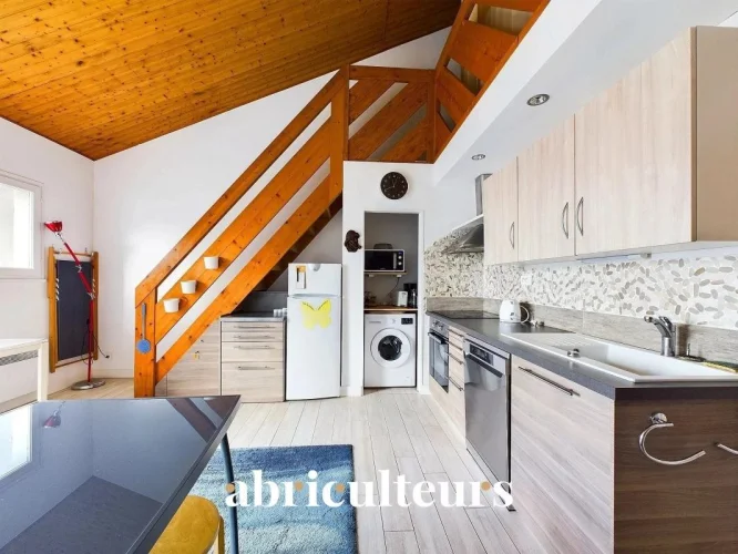 2-Bedroom Apartment with Sea View Balcony for Sale on Rue De la Pointe in L'herbaudière (85330) photo 3