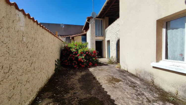 Renovation Project House in Loudun photo 3