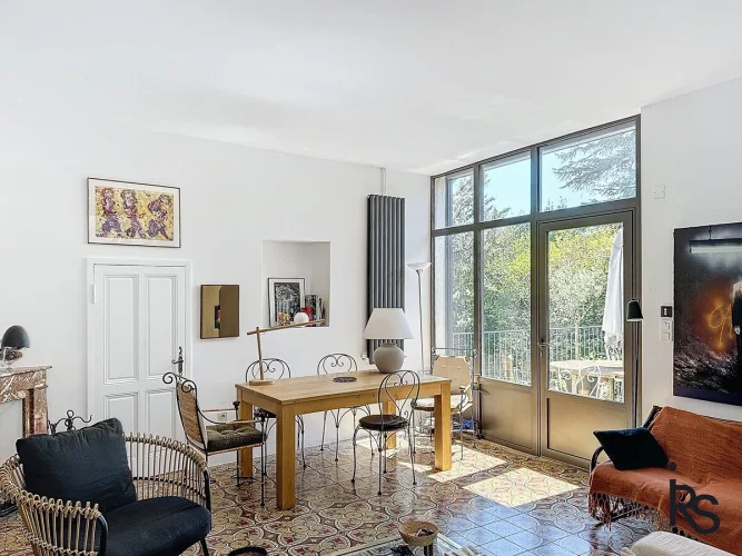 A Magnificent 260 m² Master's House with a Terrace and Adjacent Enclosed Garden photo 5