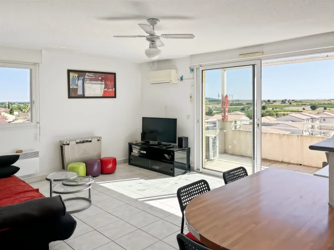 Attractive Second Floor Flat with Open Views and Two Private Parking Spaces photo 5