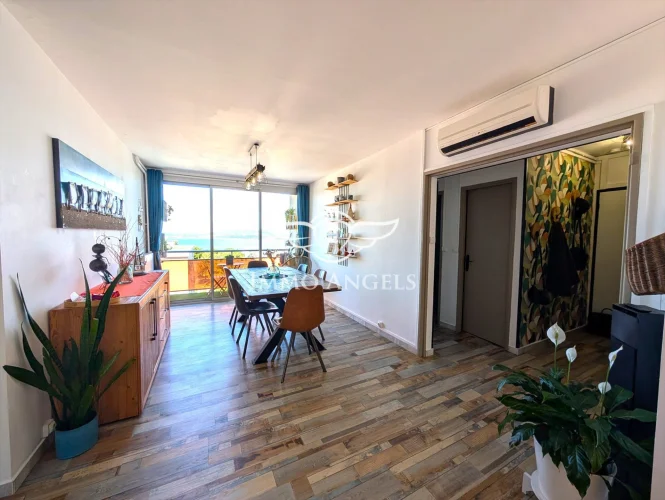 Sète Four-Room through-Flat with Exceptional View
