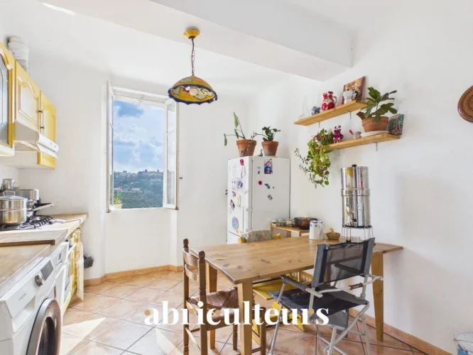 Charming 3-Room Apartment of 65 m² – Open View – 40 m² Vaulted Cellar – Heart of Callian photo 2