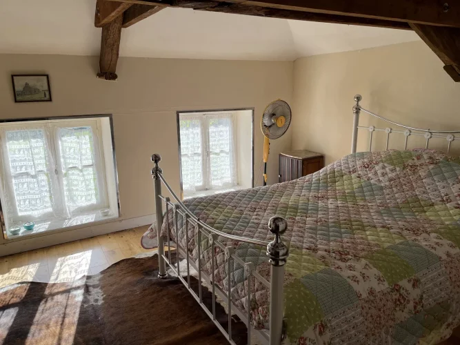Traditional Cottage in the Heart of the Countryside with Barn and Land photo 5