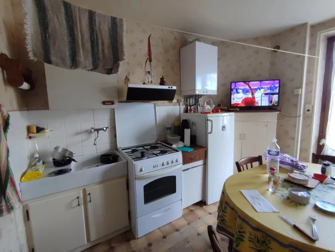 Townhouse with Great Potential - Piegut Town Centre photo 3