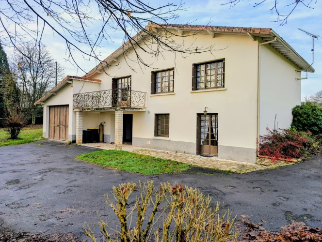 In a Village, Detached House on Basement from 1967, 2 Garage