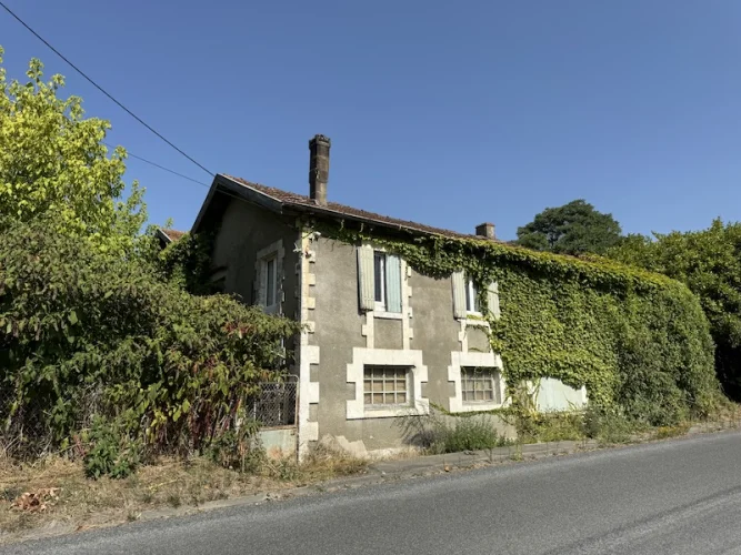 Detached house with a cheap price, partly habitable, renovation required