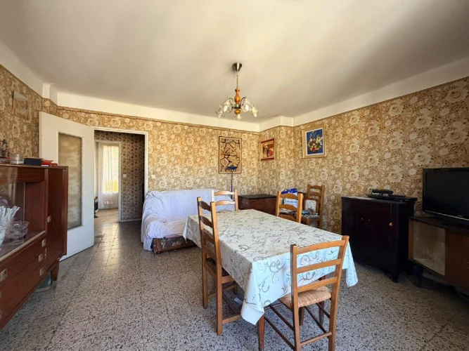 2 Bed Apartment for Sale in Le Cannet photo 4