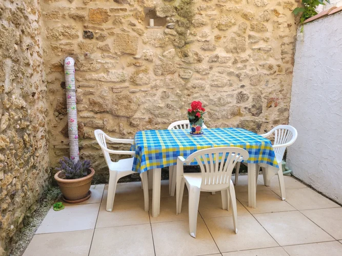 Charming Duplex Apartment, Furnished and Renovated, in the Centre of the Village, with 60 M2 of Living Space and Interio… photo 2