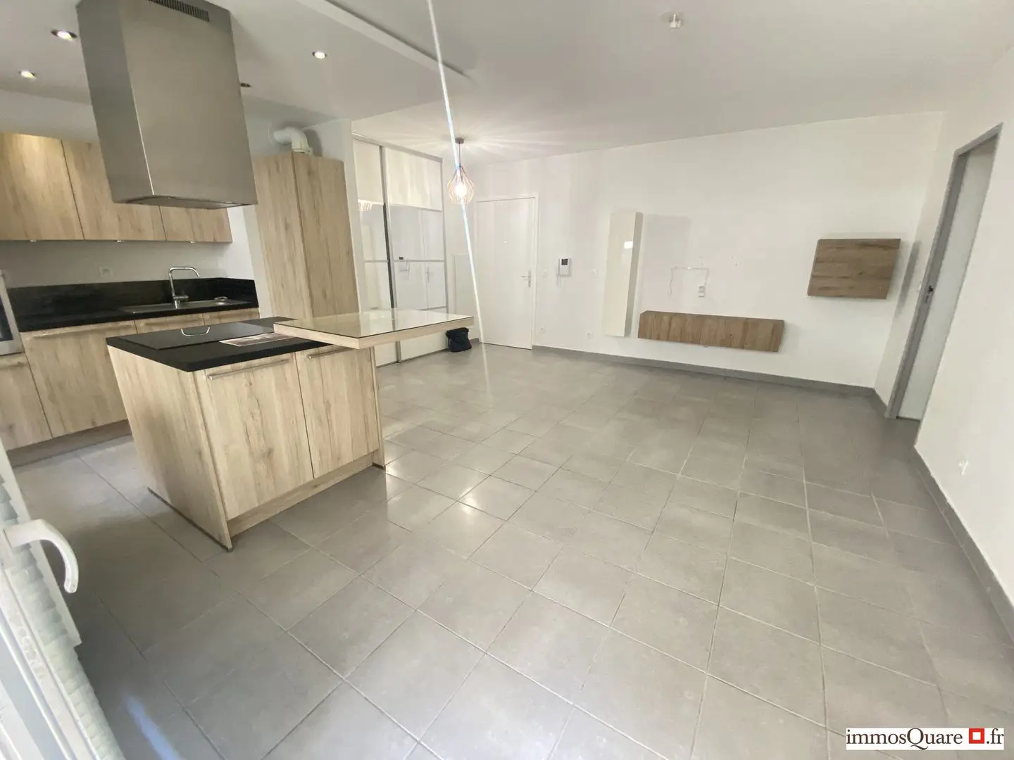 Apartment for sale in Venissieux — 2 bedrooms, 65 m²