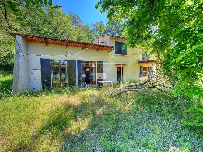 Salernes – Character House to Renovate with Great Potential!