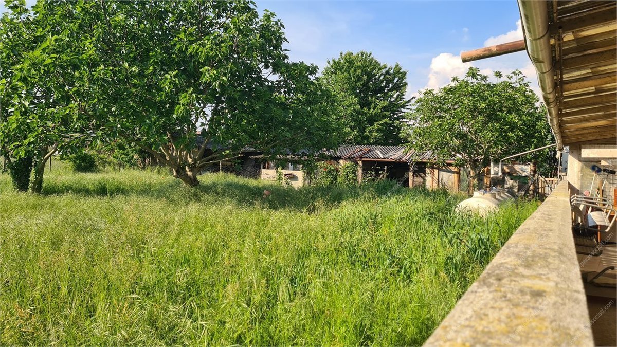 Property in Mezzana Bigli photo 5