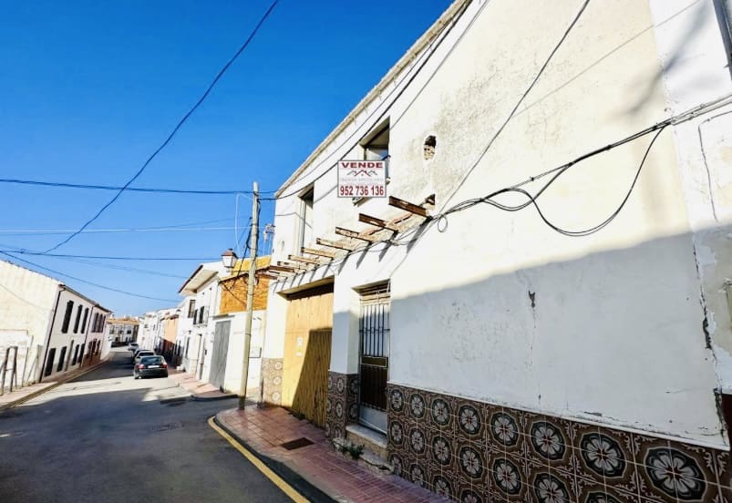 Townhouse for sale in Fuente de Piedra, Málaga photo 4