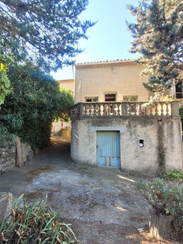A Lovely Stone House with 170 M2 of Living Space, a Garden, Terraces and Cellars. photo 4