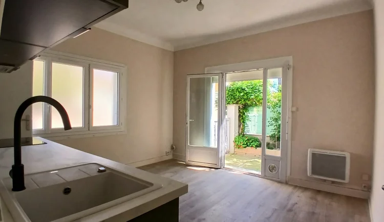 Fully Renovated Apartment on the Ground Floor with Garden, at Walking Distance from the Sea. photo 4