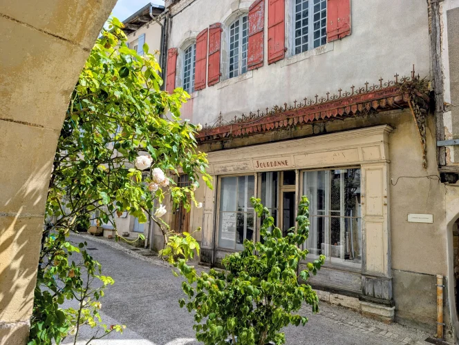 Stunning Village House to Renovate with Shop, Courtyard and Garage in the Bastide of Monflanquin