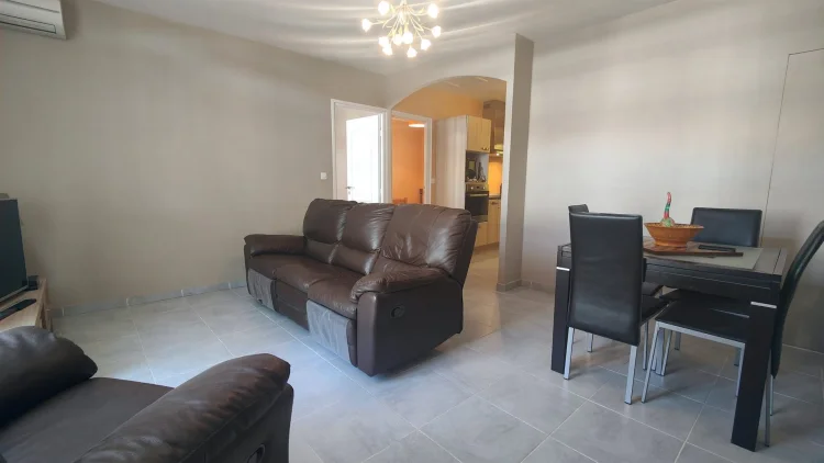 Bright 3-Room Apartment with Balcony 5 Minutes from Downtown