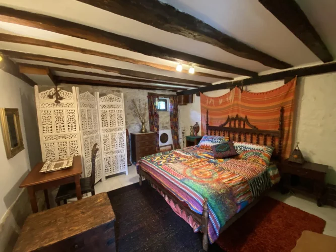 Beautifully Renovated Barn with Character and Exceptional Living Space photo 5