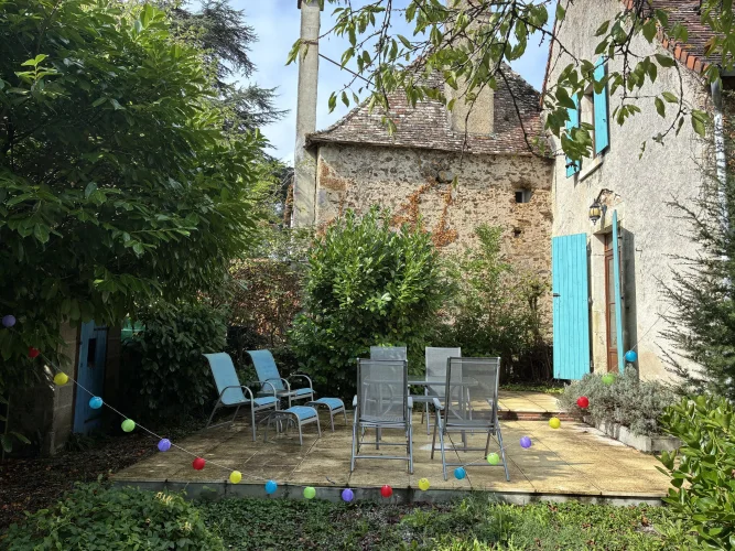 Charming Village House with Attached Garden photo 2