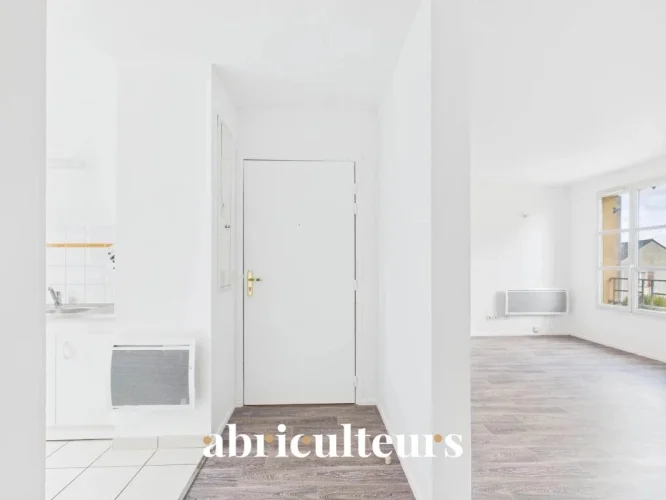 3-Bedroom through-Apartment (T4) – Bright and Spacious in a Prestigious Residence in Survilliers photo 5