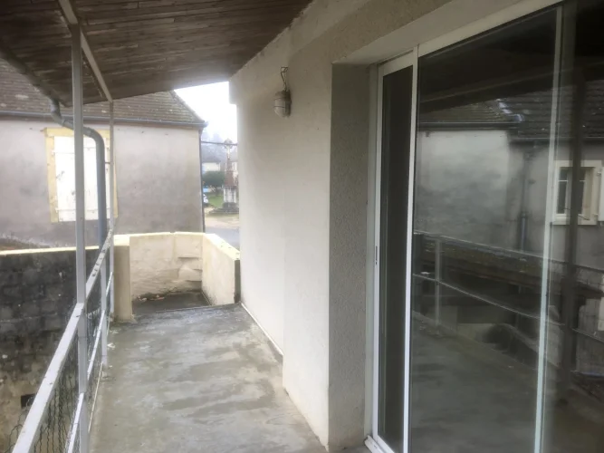 Stone Former Café in the Heart of Dégagnac – Great Potential, Bucolic Setting photo 2
