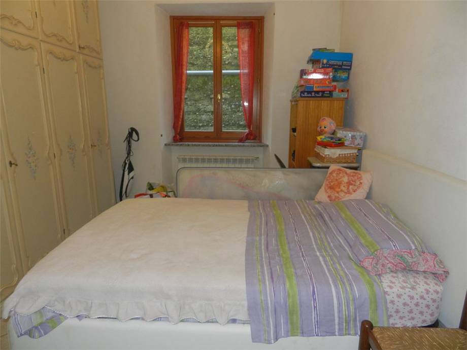 Property in Isola Del Cantone photo 3
