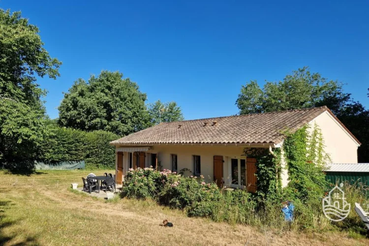 3 Bed Bungalow with Swimming Pool and Garden - Le Bugue photo 4