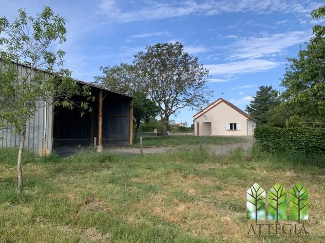 Modern 3-Bedroom Home with Enclosed Garden, Large Hanger & Field (7750m²) photo 3