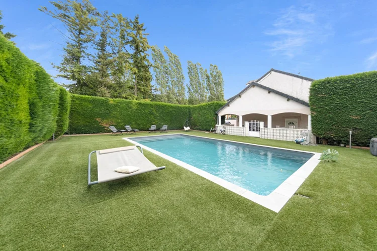 House in Fragnes la Loyère with Pool