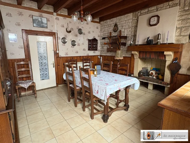 Charming Country House with Single-Level Living photo 3