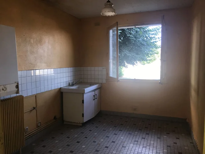 Digoin Ground-Floor Elevated Apartment photo 3