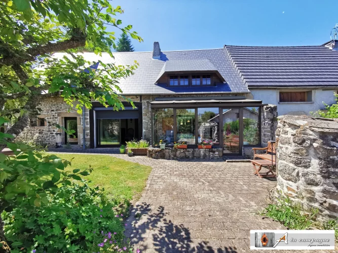 Beautiful Stone, Semi-Detached Country Home, just Bring your …