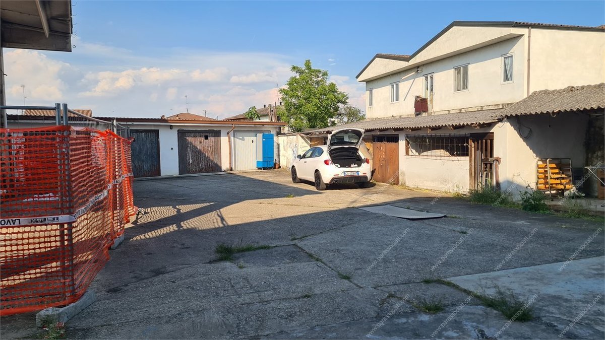 Property in Mezzana Bigli photo 2
