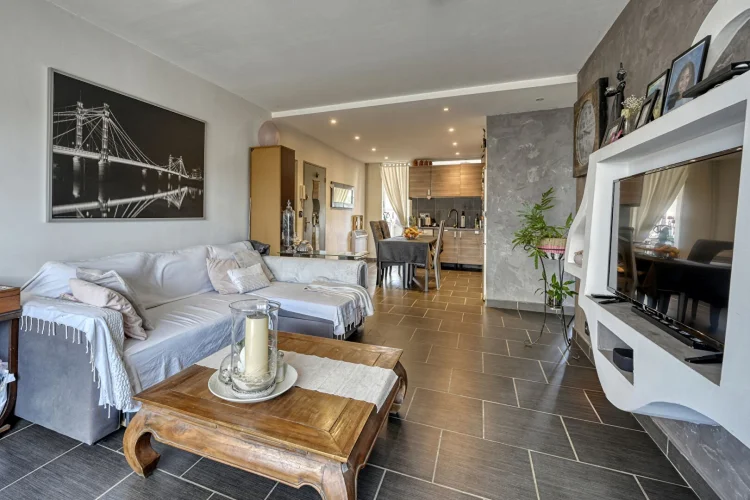 2-Bedroom Apartment, 62 m² photo 2